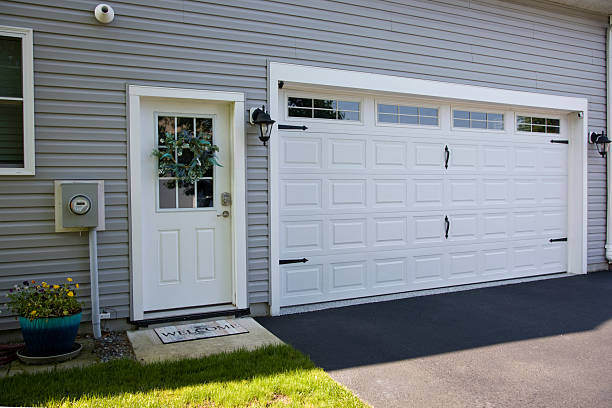 24/7 Emergency Garage Door Panel Replacement experts in Marengo, IL